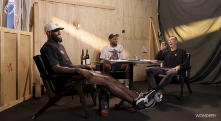 AG体育-詹姆斯：我小时候看过的一些球星 后来一查才发现他们的生涯不长