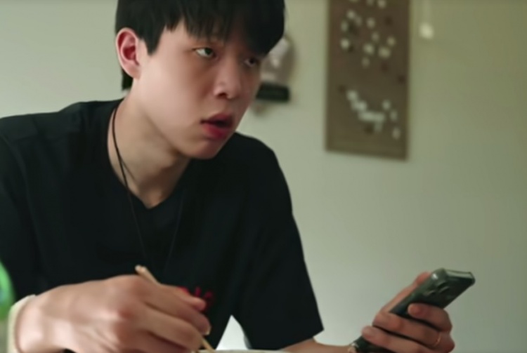 ag体育官网-饺子尺寸对杨瀚森很正常但翻译吃两个就饱了🤣杨瀚森一脸疑惑