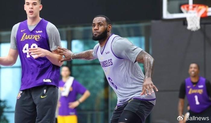 美记：湖人正筹划一笔整合性交易，旨在腾出一个名额方便使用双年特例