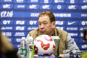 ag体育官网注册-斯卢茨基：谢鹏飞配的上今天的出场机会，于汉超目前还有些小伤病