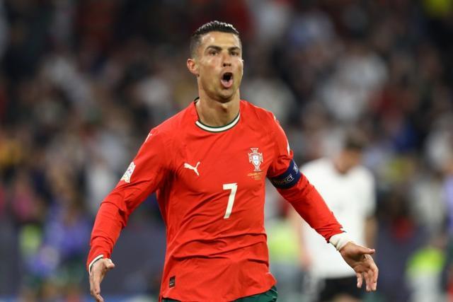 ag体育官网-C罗超越梅西！成为世预赛历史射手榜第二，距离第一还差2球！