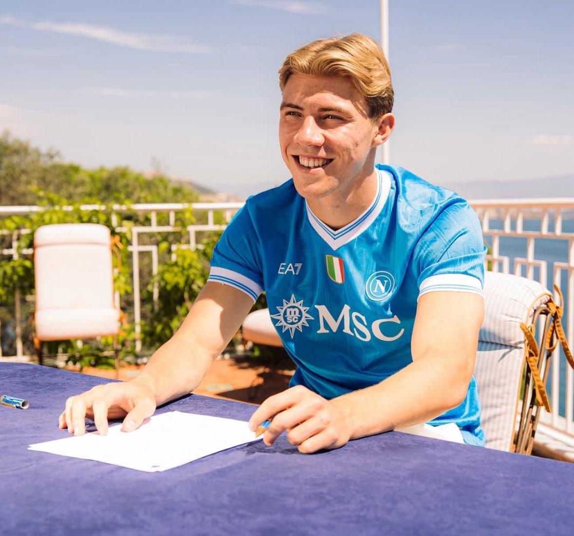 罗马诺：霍伊伦合同中有8500万欧解约条款，2027年夏天开始生效