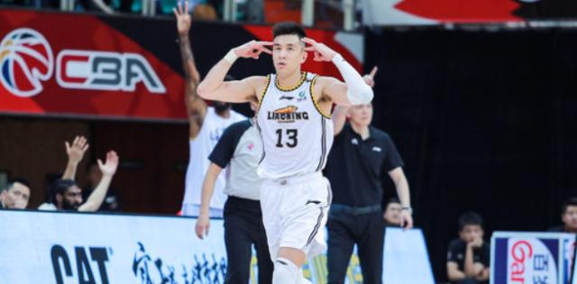 ag体育网站-果断、冷静、坚定 郭艾伦完美表现助辽宁起死回生